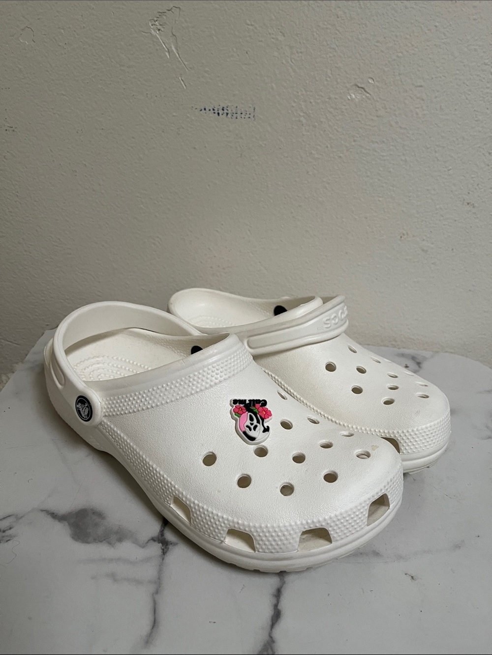 CROCS Kids White Clogs with Pink Minnie Jibbitz